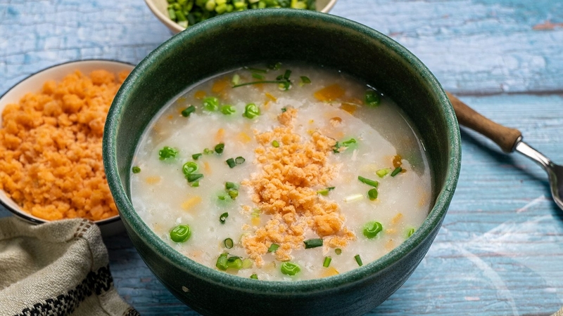 Sơ chế kỹ cá trước khi nấu cháo cho bé