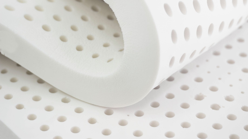 Nệm foam là dòng đệm có phần lõi được cấu tạo chủ yếu từ polyurethane (PU)