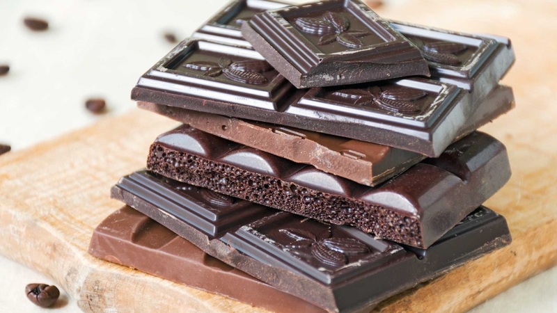 Nên ăn bao nhiêu socola đen 1 ngày để tốt cho sức khỏe? 1