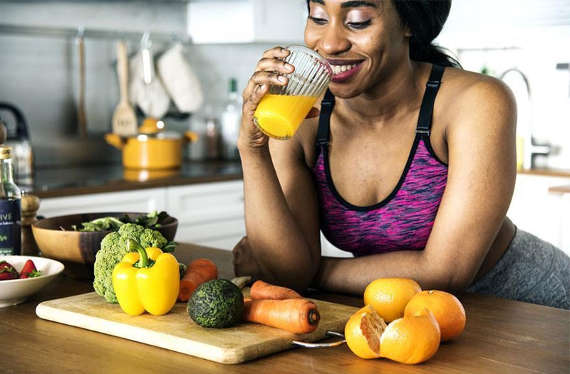 Nên ăn gì trước khi tập luyện cardio? - bổ sung nước và thức ăn nhẹ trước khi bước vào bài tập