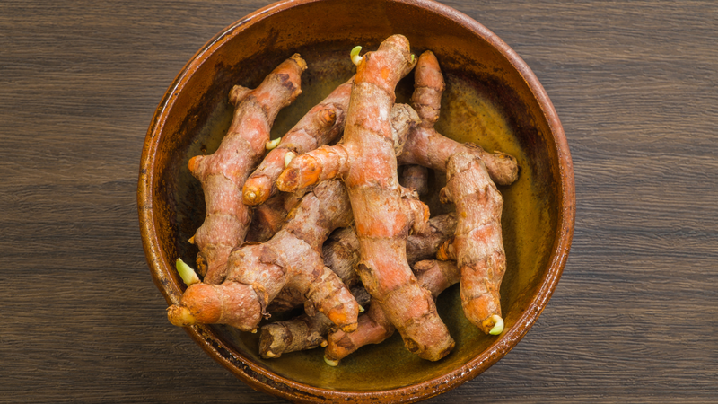 Nghệ tươi chứa lượng lớn nước nên hàm lượng curcumin tương đối thấp hơn
