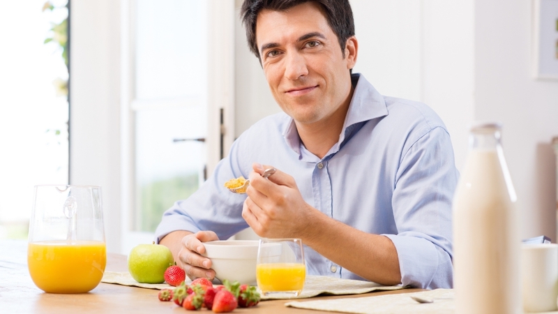 Bữa sáng nên ăn khoảng 7 - 8 giờ để tối ưu hấp thu và duy trì năng lượng ổn định