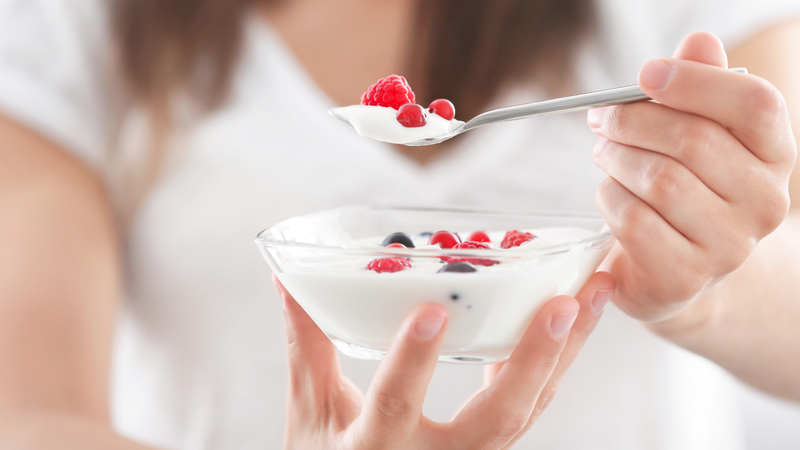Nên ăn sữa chua trước hay sau khi ăn sáng? Cần lưu ý gì khi ăn? 3