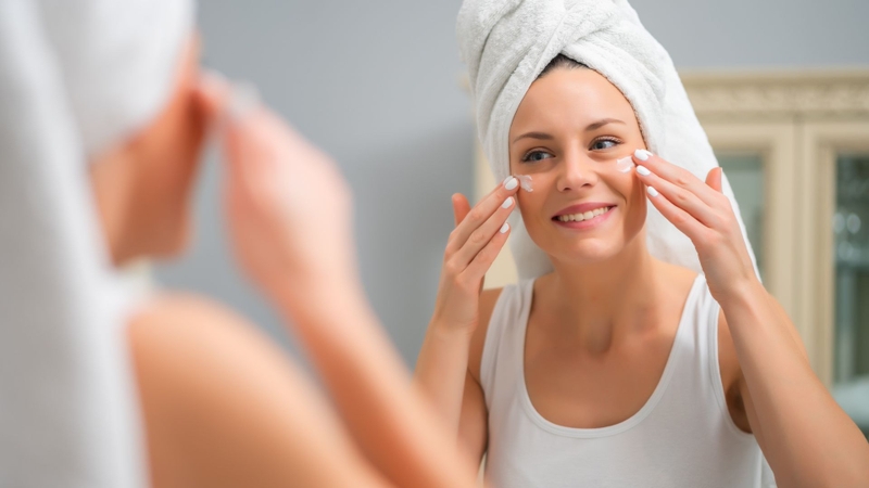 Retinol là hoạt chất có tác dụng hỗ trợ chống lão hóa da