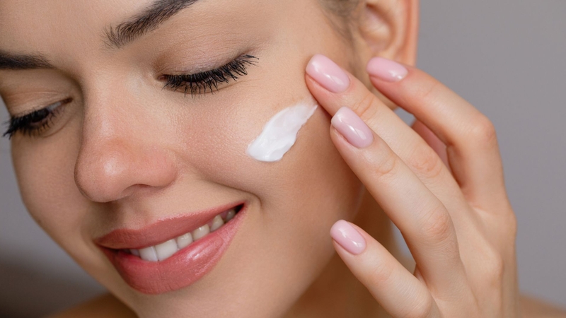 Bước cuối nên sử dụng kem dưỡng ẩm để khóa lại toàn bộ dưỡng chất