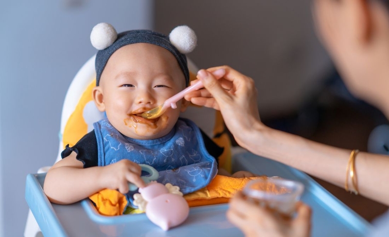 Nên cho bé ăn dặm theo phương pháp nào 4