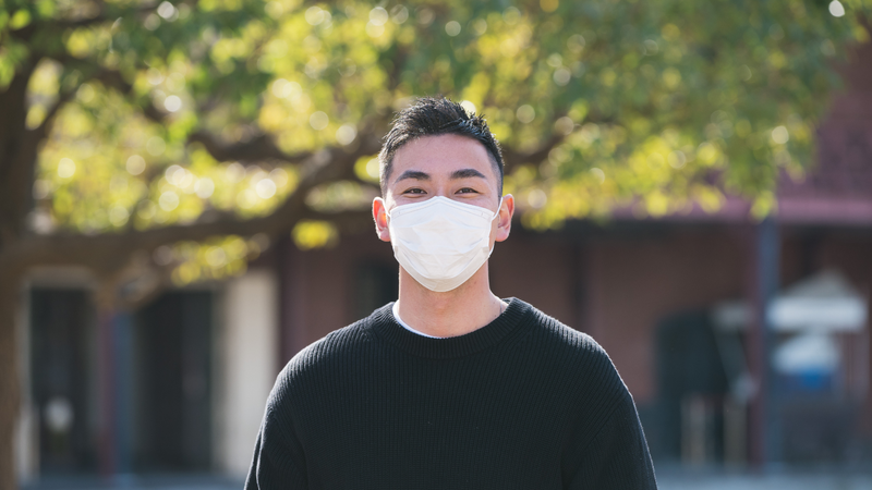 Nên đeo khẩu trang màu sáng hay tối? Cách lựa chọn khẩu trang chống nắng hiệu quả 1