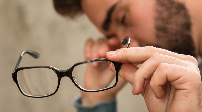 Nên đi cắt kính cận vào lúc nào? Buổi sáng hay buổi tối? 1