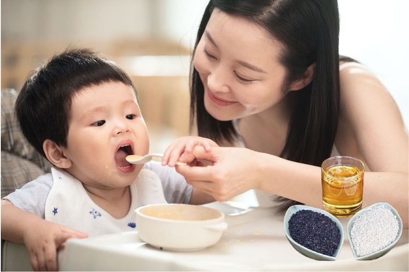 Đối với trẻ ăn dặm, bạn có thể thêm dầu mè vào thức ăn dặm của trẻ