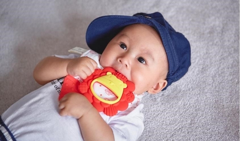 Nên dùng gặm nướu cho bé mấy tháng tuổi? 1
