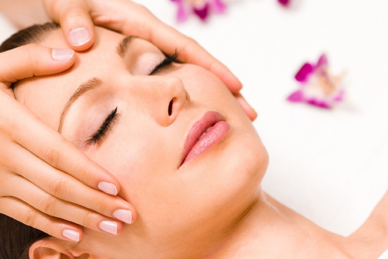 Nên dùng gì để massage mặt để có được làn da căng bóng, mịn màng, tươi trẻ? 2