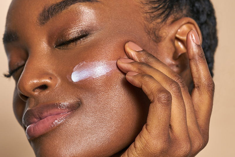 Nên dùng kem chống nắng trước hay sau kem dưỡng da? 2