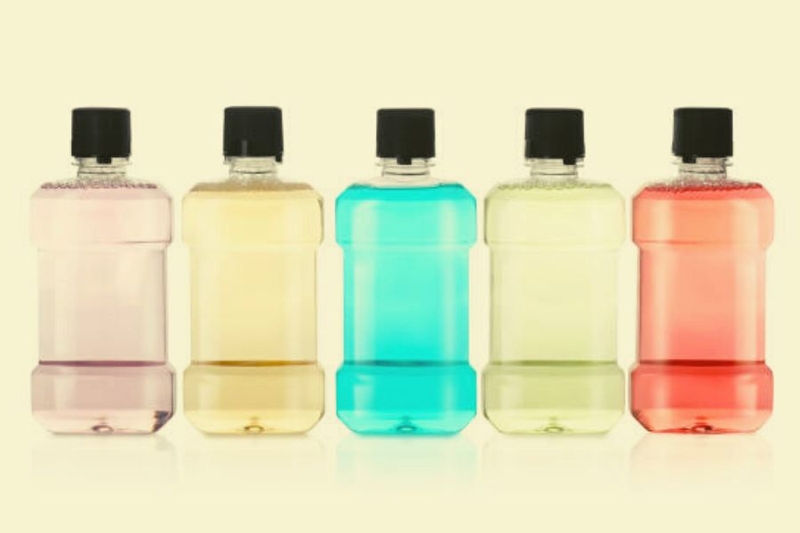 Nước súc miệng có tác dụng hỗ trợ làm sạch răng miệng