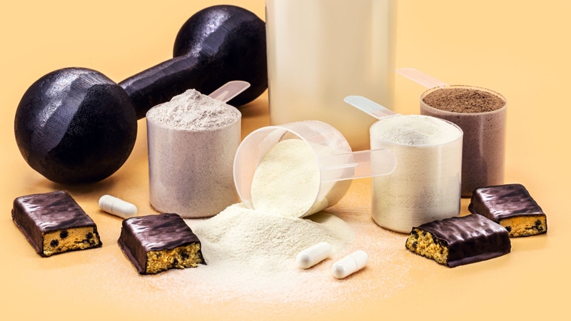 Nên dùng whey hay creatine?