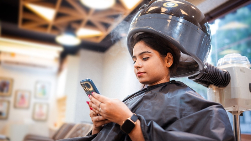 Nên hấp dầu hay phục hồi tóc? Giải mã lựa chọn đúng cho mái tóc khỏe đẹp 1