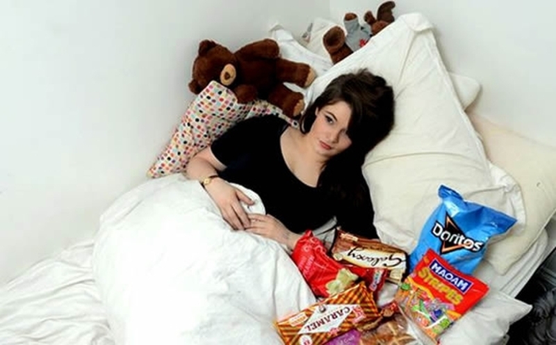 Nên làm gì khi ăn quá no? 3