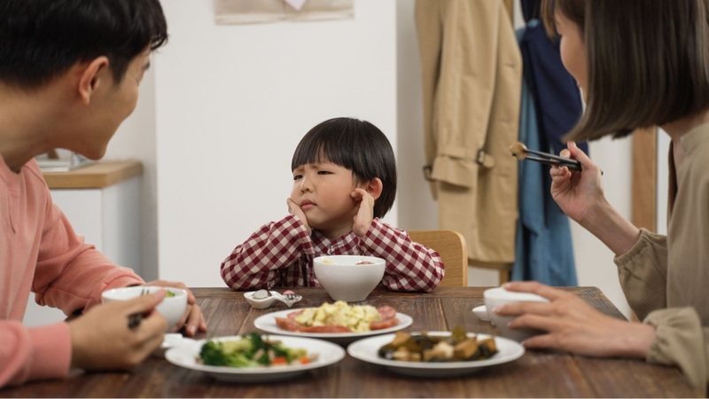 Loét miệng thường là nguyên nhân khiến trẻ không chịu ăn khi bị tay chân miệng