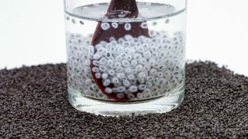 nen-ngam-hat-e-bang-nuoc-nong-hay-lanh-cach-lam-nuoc-hat-e-giai-nhiet-ngay-he