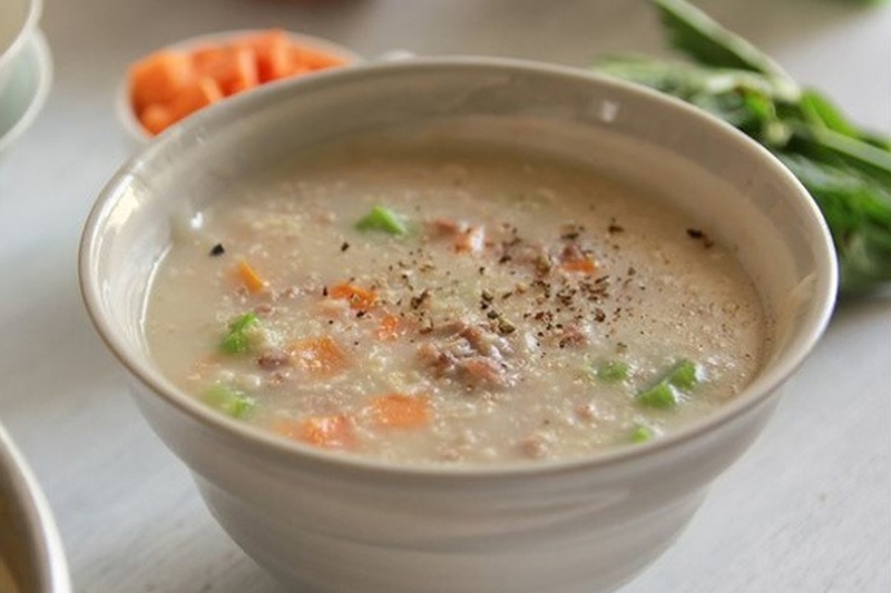 Nên ngâm yến mạch bằng nước nóng hay lạnh khi nấu cháo yến mạch cho bé? 3