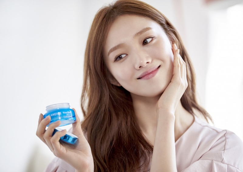 dùng kem dưỡng ẩm giúp da luôn mềm mại