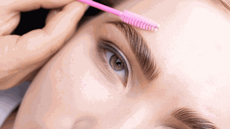 Nên phun tán bột hay thêu lông mày thì đẹp hơn? 3