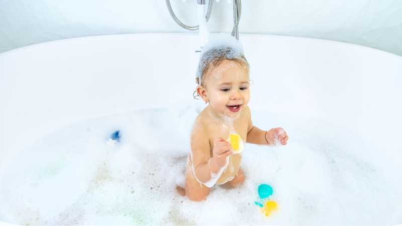 Lựa chọn thời điểm tắm phù hợp để bé luôn cảm thấy thoải mái