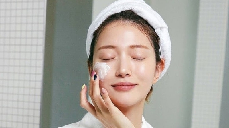 Nên tẩy trang trước hay rửa mặt trước mới đúng quy trình? 1