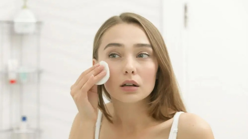 Nên tẩy trang trước hay rửa mặt trước mới đúng quy trình? 4