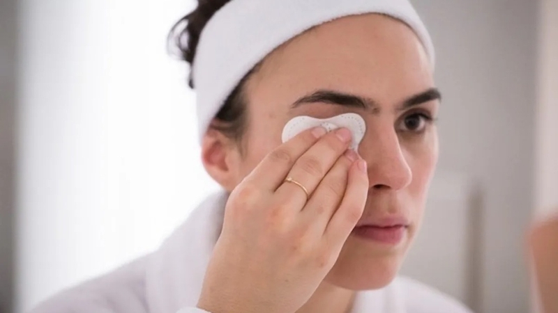 Nên tẩy trang trước hay rửa mặt trước mới đúng quy trình? 3