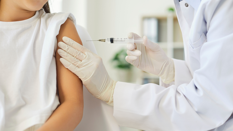 Tiêm chủng đầy đủ là biện pháp phòng bệnh viêm màng não mô cầu hiệu quả