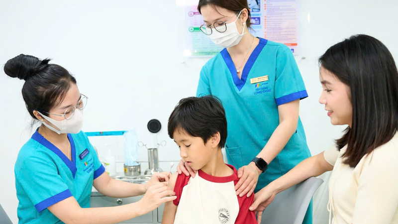 Trung tâm cũng cung cấp đầy đủ các loại vắc xin dành cho mọi lứa tuổi