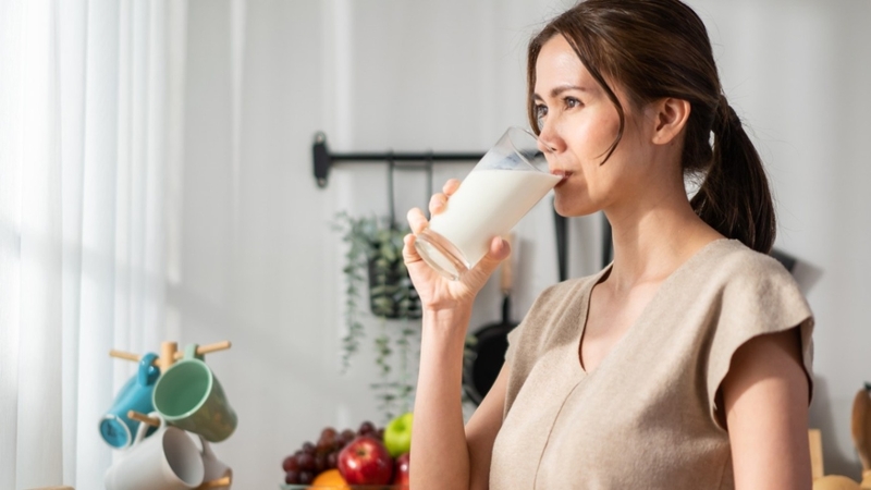 Nên uống sữa sáng hay tối: Đâu là thời điểm thích hợp uống sữa? 1