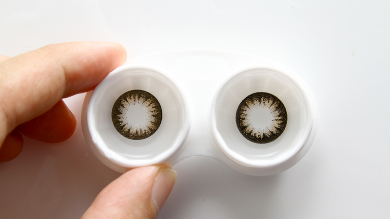 Ngâm lens bằng nước lọc được không​? Nên sử dụng nước gì để thay thế nước ngâm lens? 1