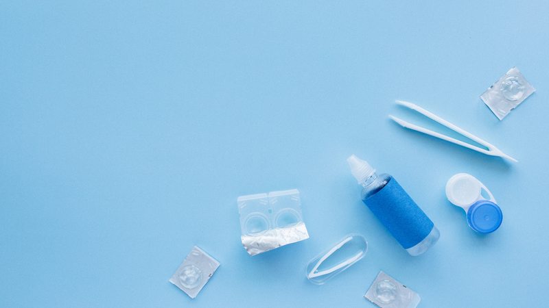 Ngâm lens bằng nước lọc được không​? Nên sử dụng nước gì để thay thế nước ngâm lens? 4