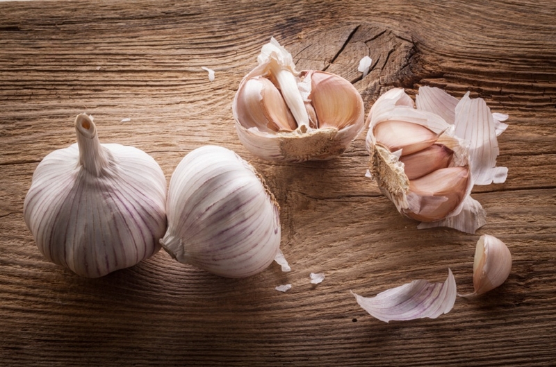 Bật mí cách ngâm rượu tỏi chữa viêm xoang 1