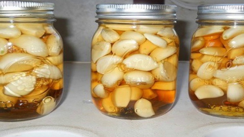 Bật mí cách ngâm rượu tỏi chữa viêm xoang 2