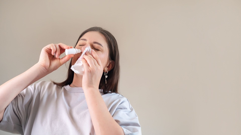 Nghẹt mũi kéo dài là tình trạng tắc nghẽn đường thở ở mũi trên 10 ngày