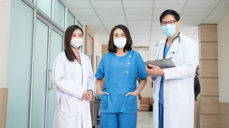 Nghiên cứu xác nhận việc khôi phục việc đeo khẩu trang sẽ hạn chế sự bùng phát của vi-rút trong bệnh viện 1