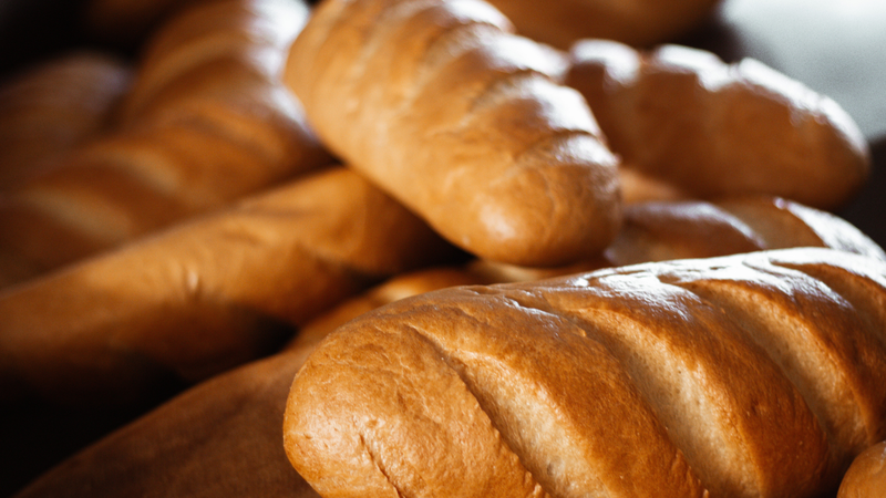 Bánh mì có thể bị nhiễm bẩn trong quá trình bày bán