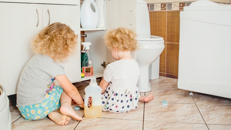 Ngộ độc cấp ở trẻ em: Dấu hiệu, nguyên nhân và cách xử lý khẩn cấp 2