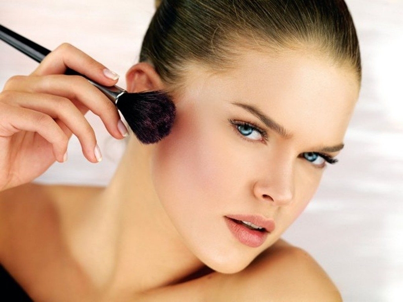 Ngồi máy lạnh có nên dùng xịt khoáng 3