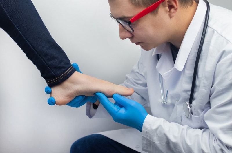 Ngón chân bị sưng là triệu chứng bệnh gì? Làm gì khi ngón chân bị sưng 4