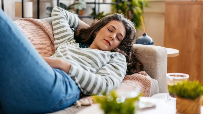 Không nên ngủ chợp mắt quá muộn vì dễ ảnh hưởng đến giấc ngủ tối