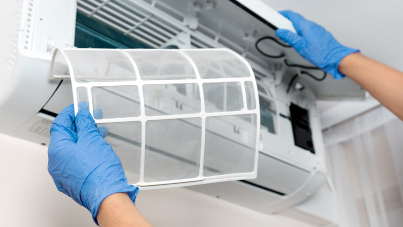 Nên vệ sinh và bảo dưỡng máy lạnh định kỳ để bảo vệ sức khỏe hô hấp
