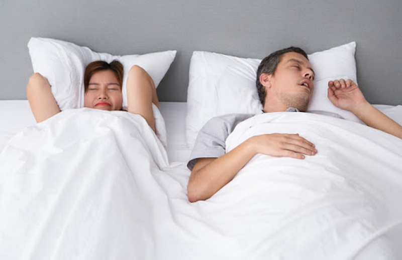 Ngủ ngáy nằm nghiêng bên nào tốt hơn? 3