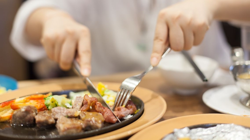 Điều chỉnh thói quen ăn - ngủ khoa học cũng góp phần nâng cao sức khỏe toàn diện