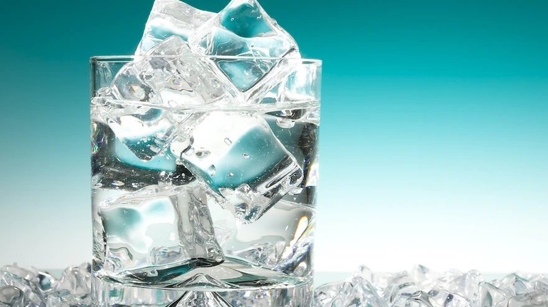 nguoi-benh-covid-19-co-duoc-uong-nuoc-da-lanh-hay-khong 1.jpg