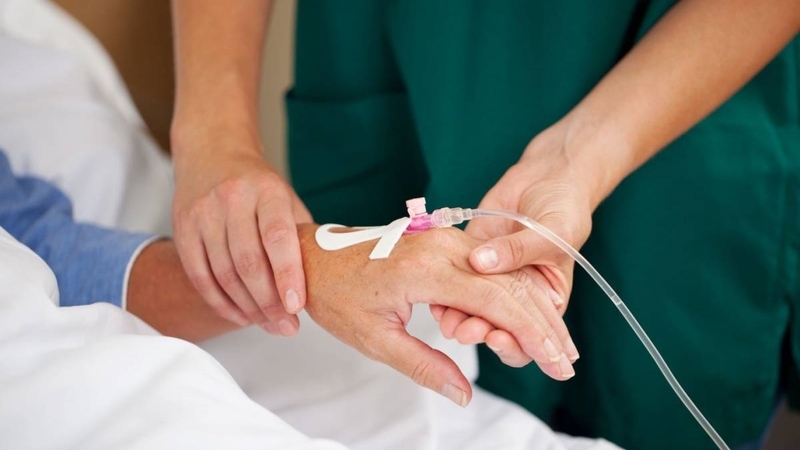 Người bị cảm cúm có nên truyền nước không? Vì sao? 1