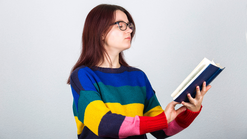 Người bị cận 2 độ có nên đeo kính thường xuyên hay không? 1