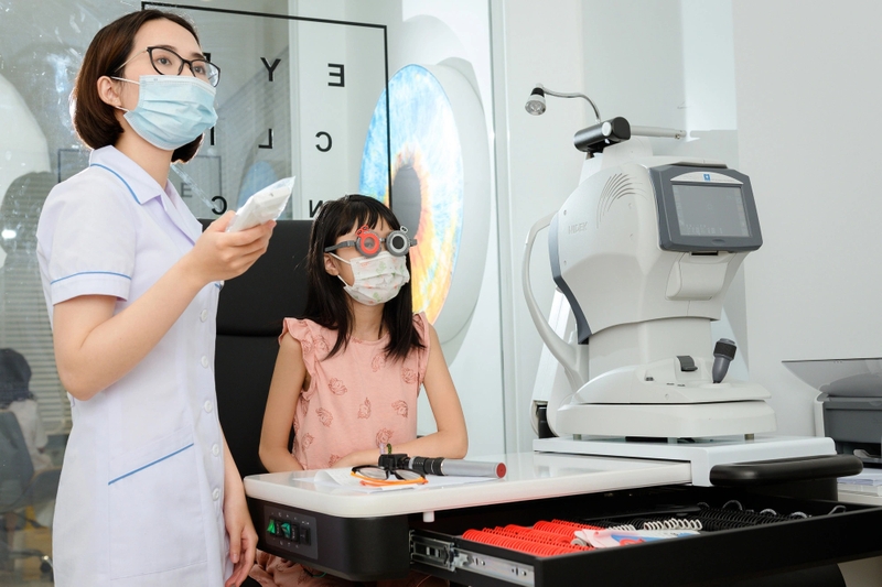 Người bị cận 2 độ có nên đeo kính thường xuyên hay không? 2